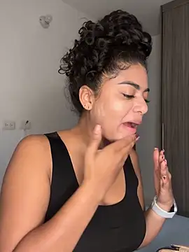 Snapshot of karlymonroe chatting on April 2026 08:44:02 PM karlymonroe online show from April 2026 08:44:02 PM