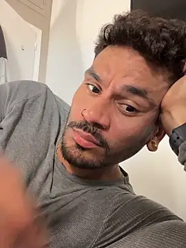 Snapshot of daniels-maison chatting on April 2026 04:04:02 PM daniels-maison online show from April 2026 04:04:02 PM