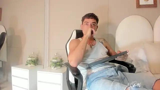 Snapshot of Thiago_2003_ chatting on March 2026 07:30:01 PM Thiago 2003 online show from March 2026 07:30:01 PM