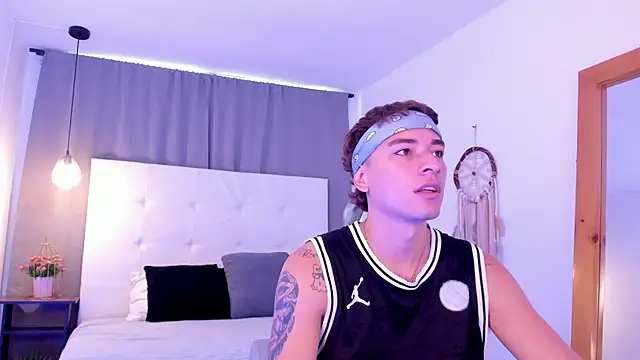 Snapshot of Thiago_2003_ chatting on April 2026 01:31:01 PM Thiago 2003 online show from April 2026 01:31:01 PM