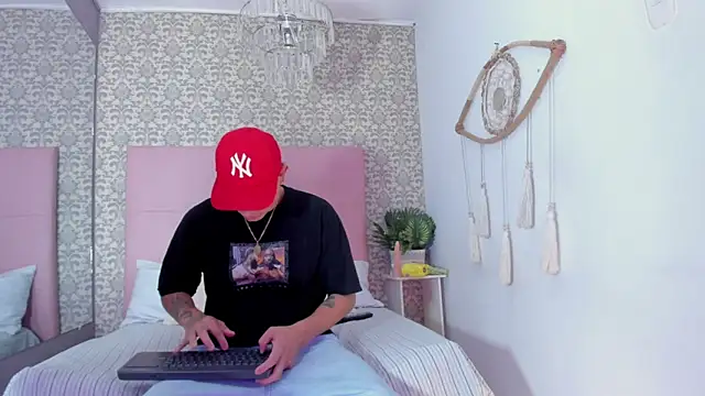 Snapshot of Thiago_2003_ chatting on April 2026 01:30:01 PM Thiago 2003 online show from April 2026 01:30:01 PM