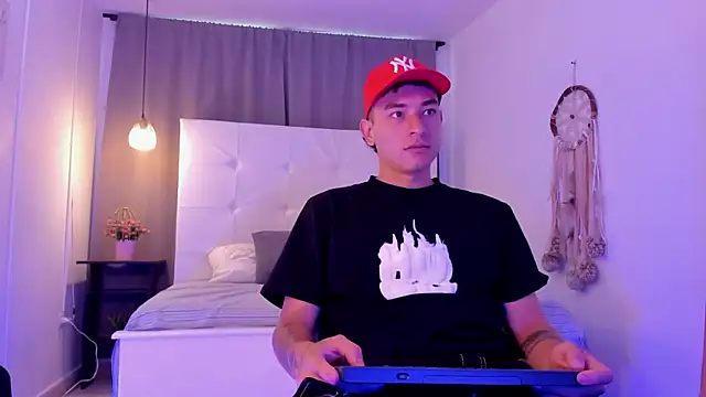 Snapshot of Thiago_2003_ chatting on April 2026 12:17:01 PM Thiago 2003 online show from April 2026 12:17:01 PM