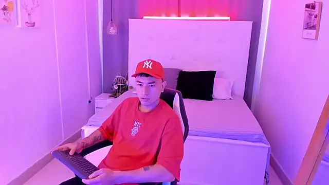 Snapshot of Thiago_2003_ chatting on April 2026 01:27:02 PM Thiago 2003 online show from April 2026 01:27:02 PM