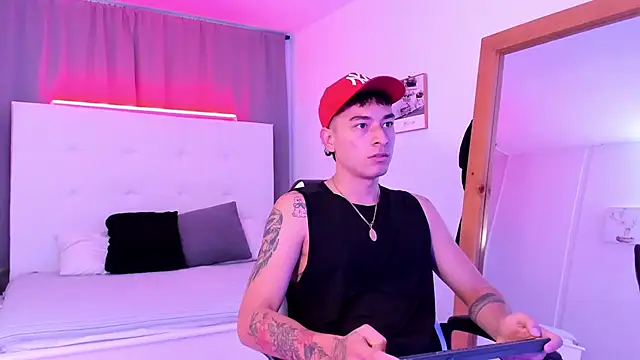 Snapshot of Thiago_2003_ chatting on April 2026 12:45:02 PM Thiago 2003 online show from April 2026 12:45:02 PM