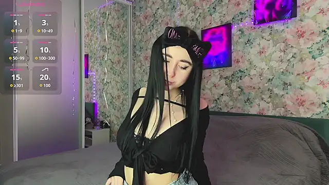 LizzyMooore online show from April 2026 10:31:02 AM