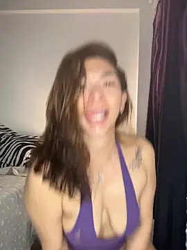 EmelyGigi online show from April 2026 06:35:01 PM