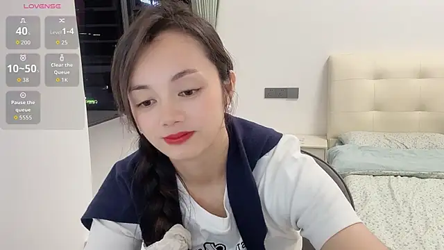 Snapshot of Winnie-g chatting on April 2026 12:31:01 PM Winnie-g online show from April 2026 12:31:01 PM