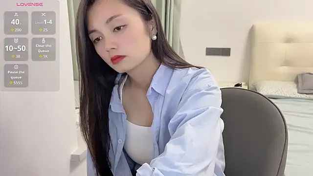 Snapshot of Winnie-g chatting on April 2026 12:12:01 PM Winnie-g online show from April 2026 12:12:01 PM