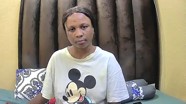 Snapshot of queensBetty chatting on April 2026 12:38:02 AM queensBetty online show from April 2026 12:38:02 AM