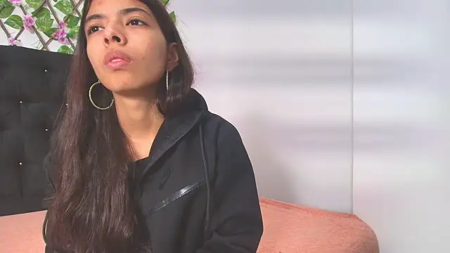 Sweet Scarlett  online show from April 2026 02:02:02 PM