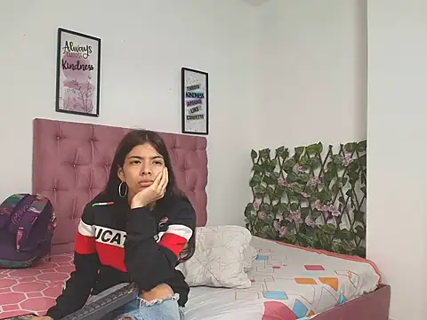 Snapshot of Sweet_Scarlett_ chatting on May 2026 01:38:02 PM Sweet Scarlett online show from May 2026 01:38:02 PM