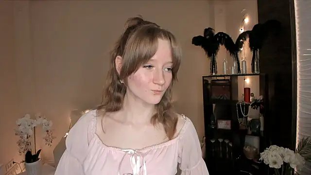 Snapshot of MalloryGray chatting on April 2026 04:04:02 PM MalloryGray online show from April 2026 04:04:02 PM