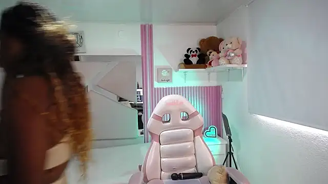 Snapshot of Ebony_rizon chatting on April 2026 01:00:02 PM Ebony rizon online show from April 2026 01:00:02 PM