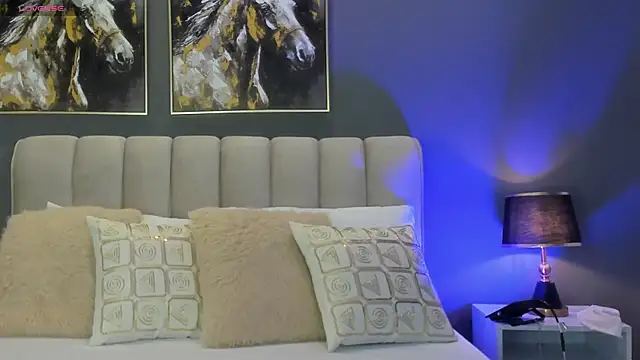 Snapshot of VaniaRouse chatting on March 2026 03:33:01 PM VaniaRouse online show from March 2026 03:33:01 PM