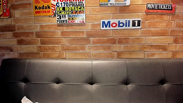 Snapshot of foxi_xiaomi chatting on April 2026 11:11:02 AM foxi xiaomi online show from April 2026 11:11:02 AM