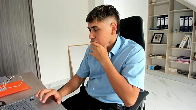 Snapshot of Boss_Secret chatting on April 2026 06:55:01 PM Boss Secret online show from April 2026 06:55:01 PM