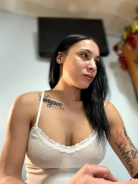 Snapshot of FerrariFrench chatting on November 2025 08:47:01 AM FerrariFrench online show from November 2025 08:47:01 AM