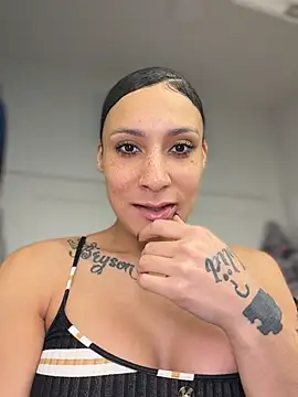 Snapshot of FerrariFrench chatting on April 2026 03:09:02 PM FerrariFrench online show from April 2026 03:09:02 PM