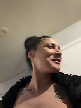 Snapshot of FerrariFrench chatting on April 2026 04:50:02 AM FerrariFrench online show from April 2026 04:50:02 AM