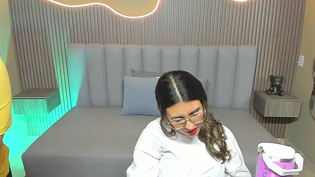 Snapshot of Amy_Estrellita chatting on April 2026 12:06:02 PM Amy Estrellita online show from April 2026 12:06:02 PM