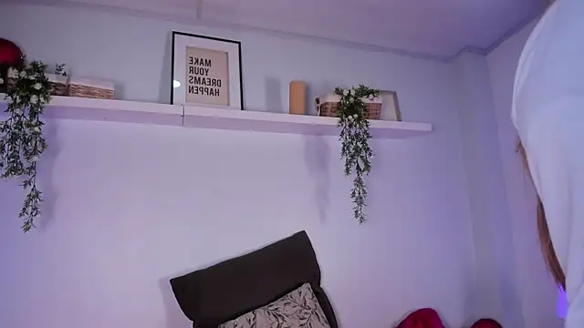 Snapshot of cuttie_blondie chatting on April 2026 11:15:01 AM cuttie blondie online show from April 2026 11:15:01 AM