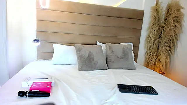 MiaCamille  online show from March 2026 06:56:01 PM