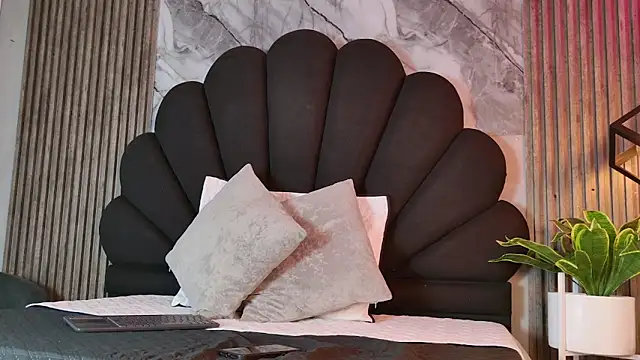 Snapshot of _charlotte_quee_ chatting on March 2026 01:44:01 PM charlotte quee online show from March 2026 01:44:01 PM