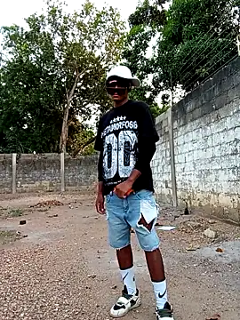 Snapshot of spittingpig1 chatting on April 2026 10:41:02 AM spittingpig1 online show from April 2026 10:41:02 AM