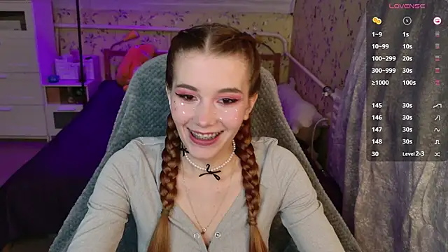 Lunavira online show from March 2026 07:02:02 PM