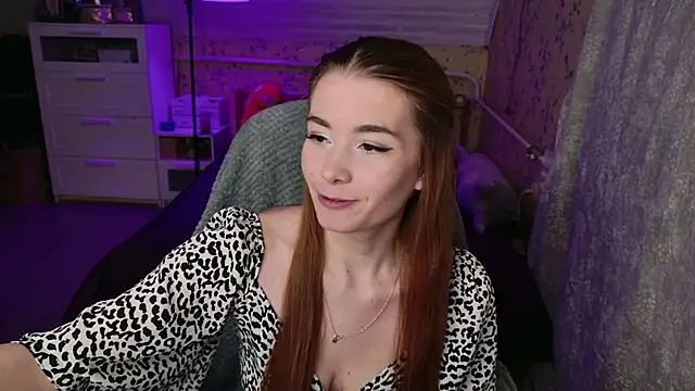 Lunavira online show from April 2026 06:23:01 PM