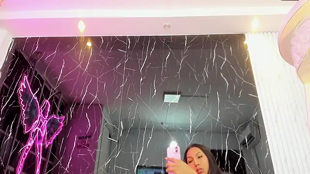 Mia hornny  online show from June 2026 11:00:01 PM