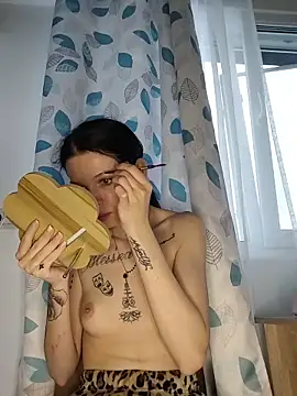 Snapshot of DeeaFoxy chatting on April 2026 04:23:01 PM DeeaFoxy online show from April 2026 04:23:01 PM