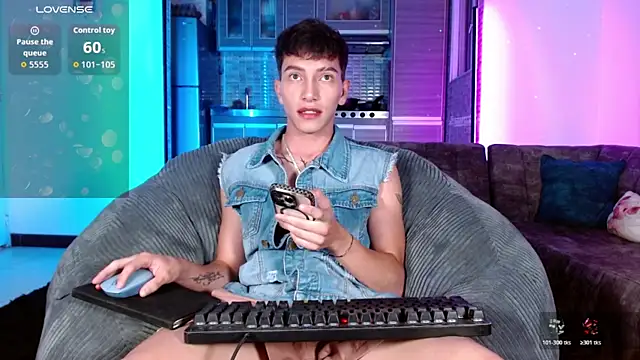 Snapshot of tiam_muller_fenix chatting on July 2026 11:28:01 PM tiam muller fenix online show from July 2026 11:28:01 PM