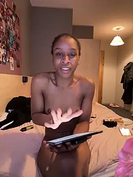 Snapshot of Halligirl chatting on March 2026 01:51:01 PM Halligirl online show from March 2026 01:51:01 PM