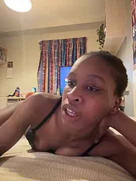 Snapshot of Halligirl chatting on April 2026 07:18:02 PM Halligirl online show from April 2026 07:18:02 PM