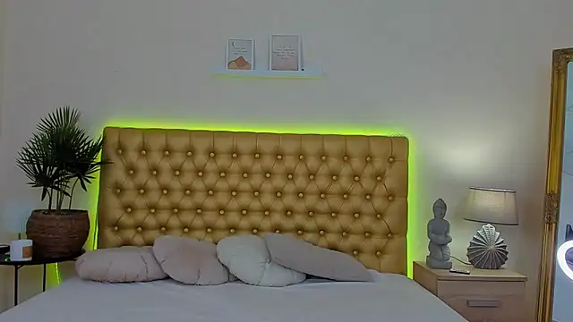 MelanieCuty online show from April 2026 06:19:01 AM