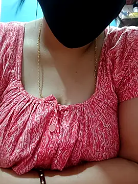 tulidas96778 online show from April 2026 01:39:01 AM