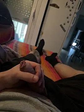 Snapshot of g_thess chatting on March 2026 03:15:01 PM g thess online show from March 2026 03:15:01 PM