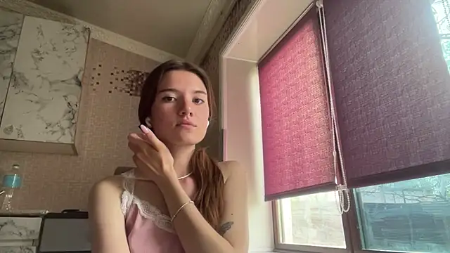 Snapshot of Lili_Kilian chatting on April 2026 12:03:02 PM Lili Kilian online show from April 2026 12:03:02 PM