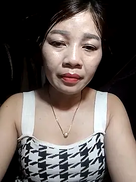 Yiyi102300 online show from April 2026 01:33:02 PM