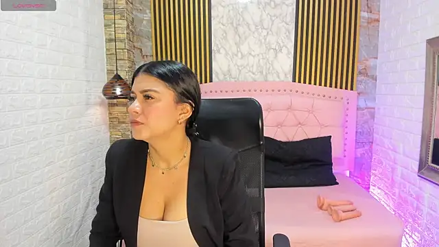 Snapshot of AishaCambell_ chatting on March 2026 09:43:02 AM AishaCambell online show from March 2026 09:43:02 AM