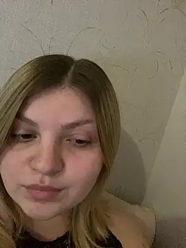 Snapshot of WendyPage chatting on April 2026 08:28:02 PM WendyPage online show from April 2026 08:28:02 PM