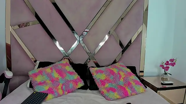 Jade ht online show from April 2026 12:39:01 PM