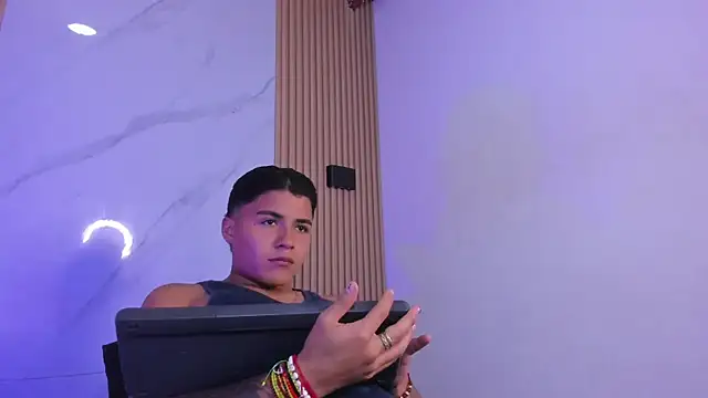 Liam Dustin online show from March 2026 08:45:02 PM