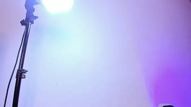 Liam Dustin online show from March 2026 07:50:01 PM