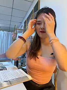 Snapshot of Xiaoxiao-y chatting on April 2026 01:41:02 PM Xiaoxiao-y online show from April 2026 01:41:02 PM