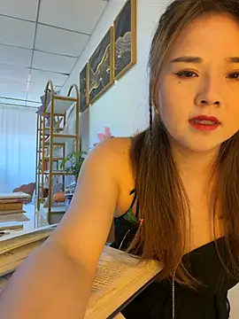 Snapshot of Xiaoxiao-y chatting on May 2026 08:00:02 AM Xiaoxiao-y online show from May 2026 08:00:02 AM