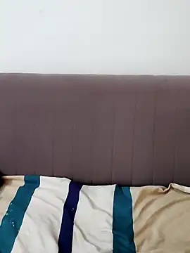 Snapshot of 18riyaa chatting on April 2026 01:48:01 AM 18riyaa online show from April 2026 01:48:01 AM