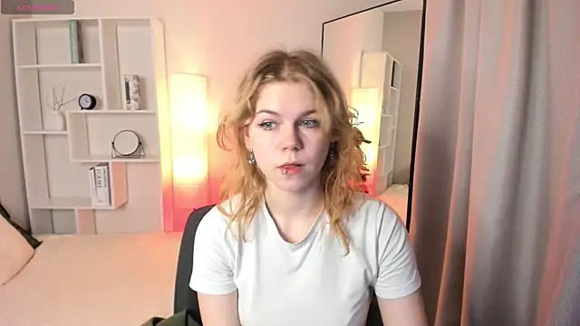 Snapshot of ElizabethVane chatting on June 2026 05:12:01 AM ElizabethVane online show from June 2026 05:12:01 AM