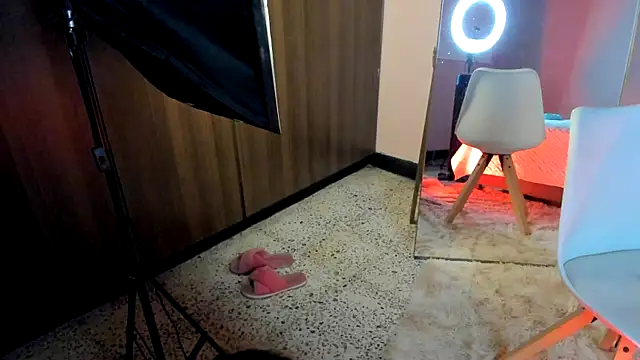 Samiramalek22 online show from April 2026 12:58:02 PM